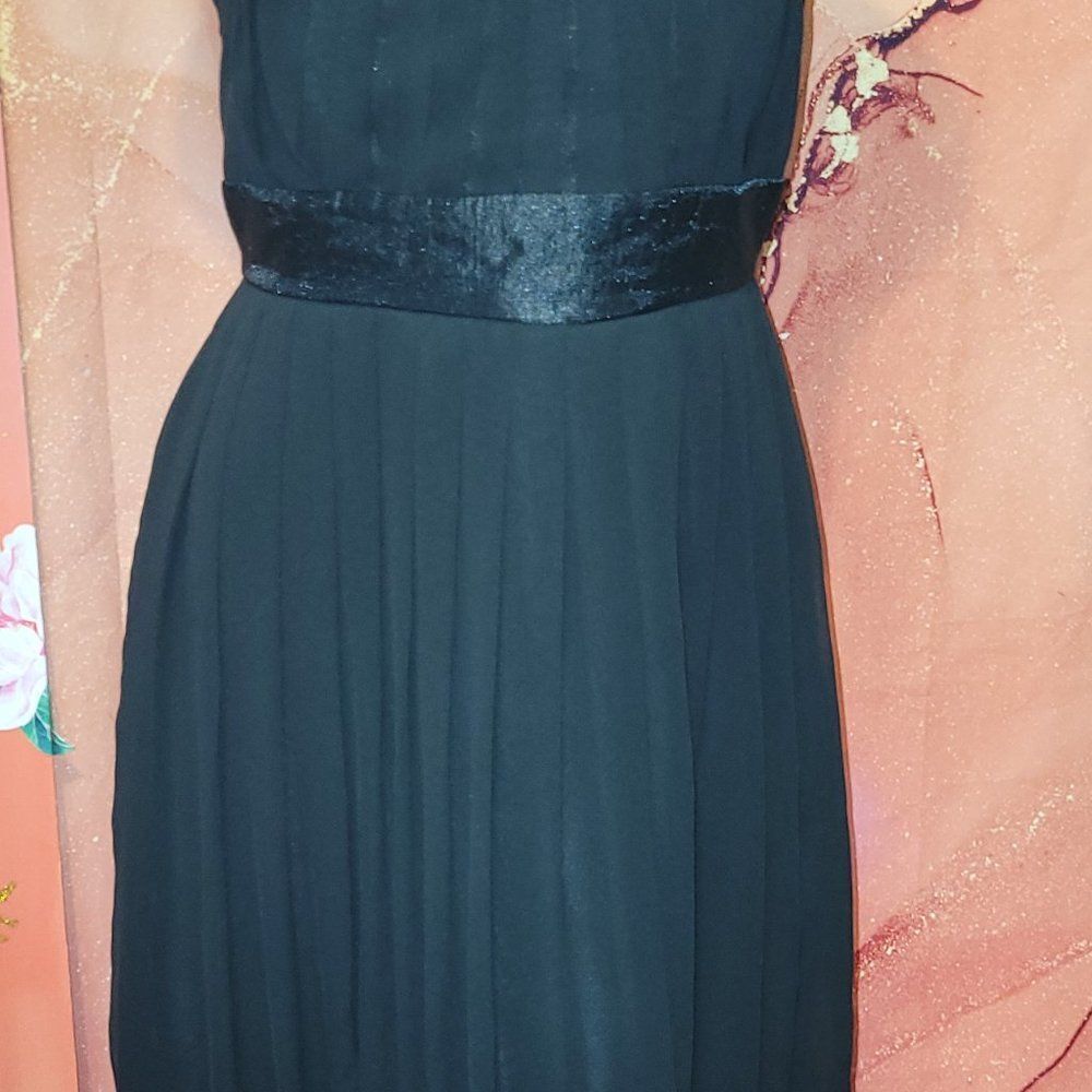 * WHITE HOUSE / BLACK MARKET BLACK SLEEVELESS DRESS